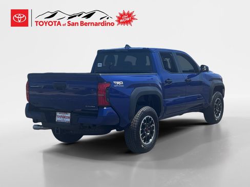 Certified 2025 Toyota Tacoma TRD Off-Road AWD/4WD image 5