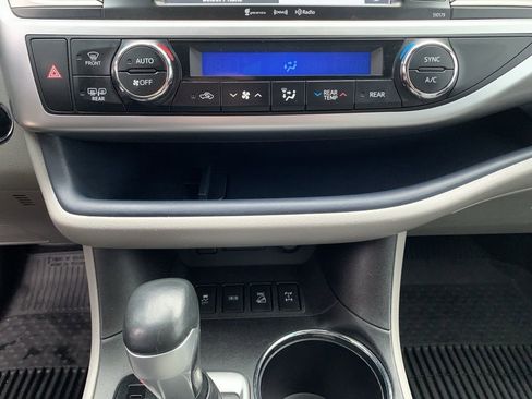 Used 2018 Toyota Highlander XLE image 22