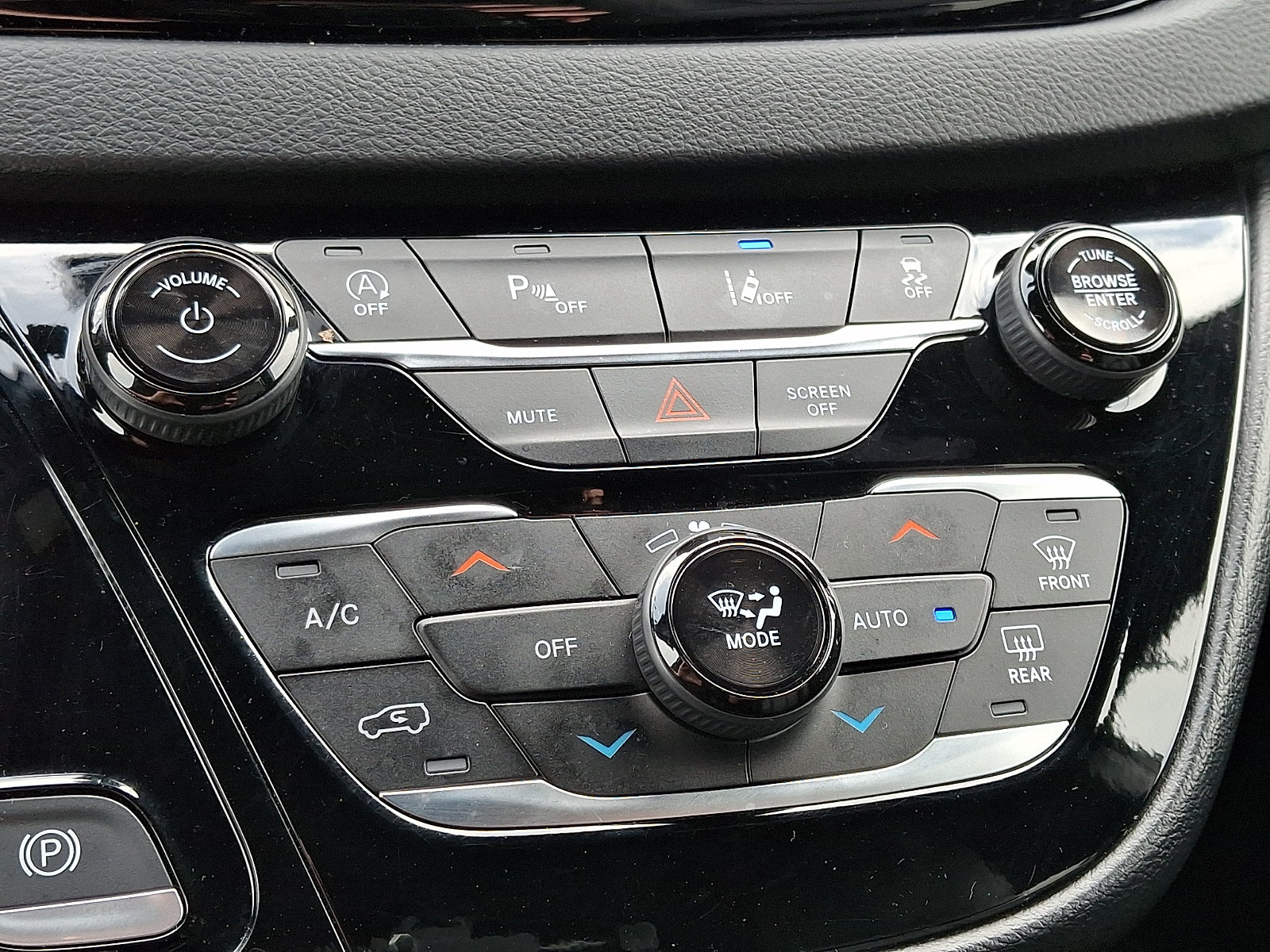Used 2025 Chrysler Pacifica Select FWD image 16