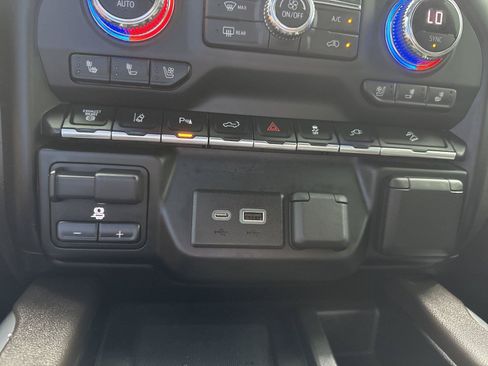 Used 2020 GMC Sierra 2500 Denali w/ Denali Ultimate Package AWD/4WD image 28