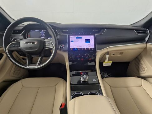 New 2025 Jeep Grand Cherokee Limited w/ Luxury Tech Group II image 16