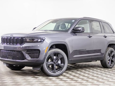 New 2025 Jeep Grand Cherokee Altitude image 2