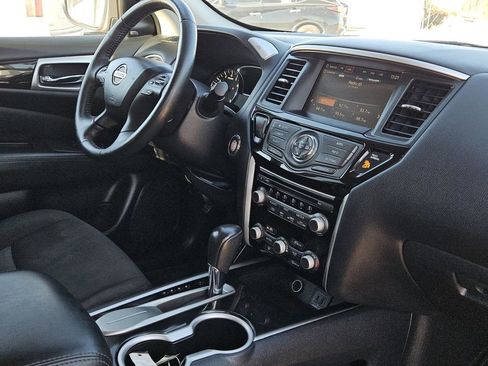 Used 2020 Nissan Pathfinder SV FWD image 29