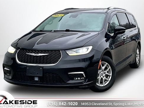 Used 2021 Chrysler Pacifica Touring-L image 1