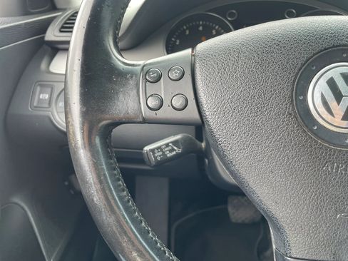 Used 2009 Volkswagen Passat Komfort FWD image 28