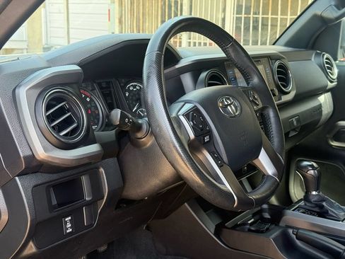 Used 2016 Toyota Tacoma TRD Off-Road AWD/4WD image 7