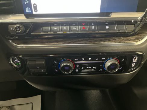 Used 2025 Chevrolet Silverado 1500 LT image 21