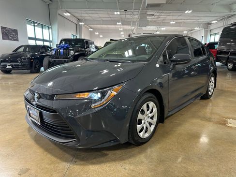 Used 2025 Toyota Corolla LE image 3
