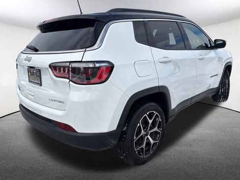 Used 2025 Jeep Compass Limited image 14