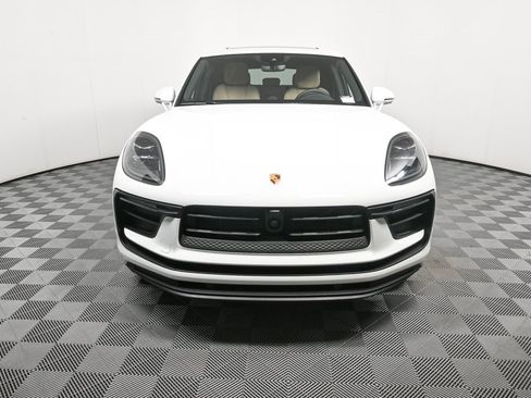 Certified 2025 Porsche Macan image 36