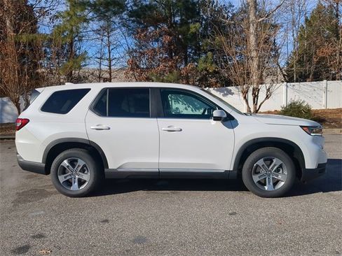 New 2025 Honda Pilot EX-L image 3