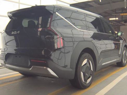Used 2025 Kia EV9 Wind AWD/4WD image 3