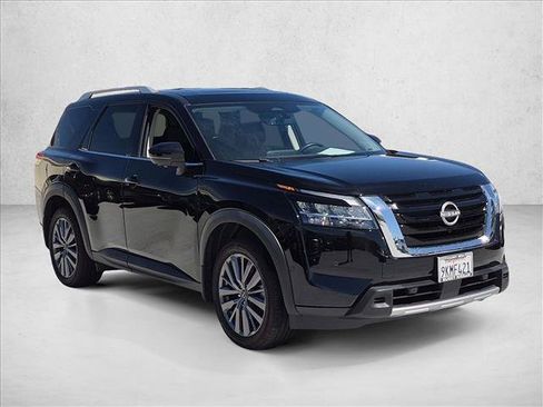 Used 2024 Nissan Pathfinder SL w/ SL Premium Package FWD image 3