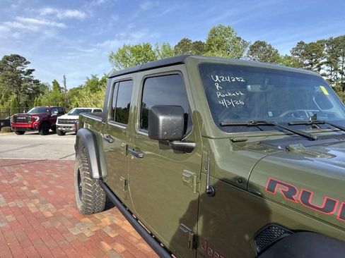 Used 2023 Jeep Gladiator Rubicon w/ Cold Weather Group image 18