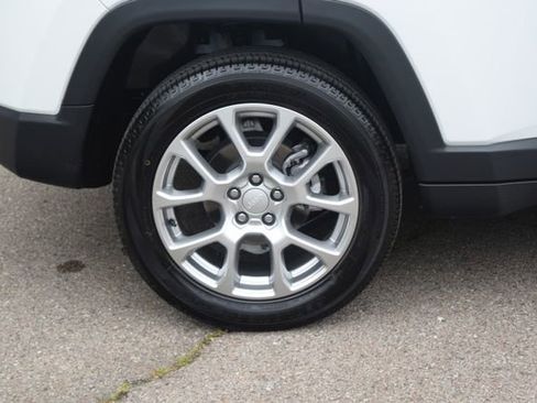 Used 2023 Jeep Compass Latitude AWD/4WD image 28