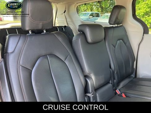 Used 2019 Chrysler Pacifica Touring-L Plus w/ Tire & Wheel Group FWD image 13