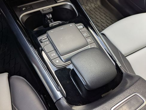 Used 2022 Mercedes-Benz GLA 250 4MATIC image 27