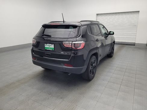 Used 2019 Jeep Compass Latitude FWD image 9