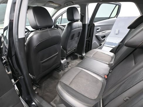 Used 2020 Chevrolet Trax LT w/ LT Convenience Package AWD/4WD image 32