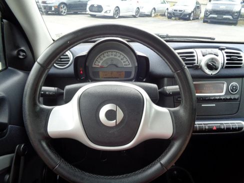 Used 2015 smart fortwo Coupe image 11