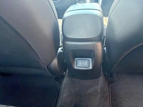 Used 2024 Hyundai Elantra SE FWD image 19