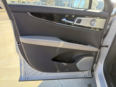 Used 2023 Lincoln Nautilus Reserve w/ Equipment Group 202A image 14