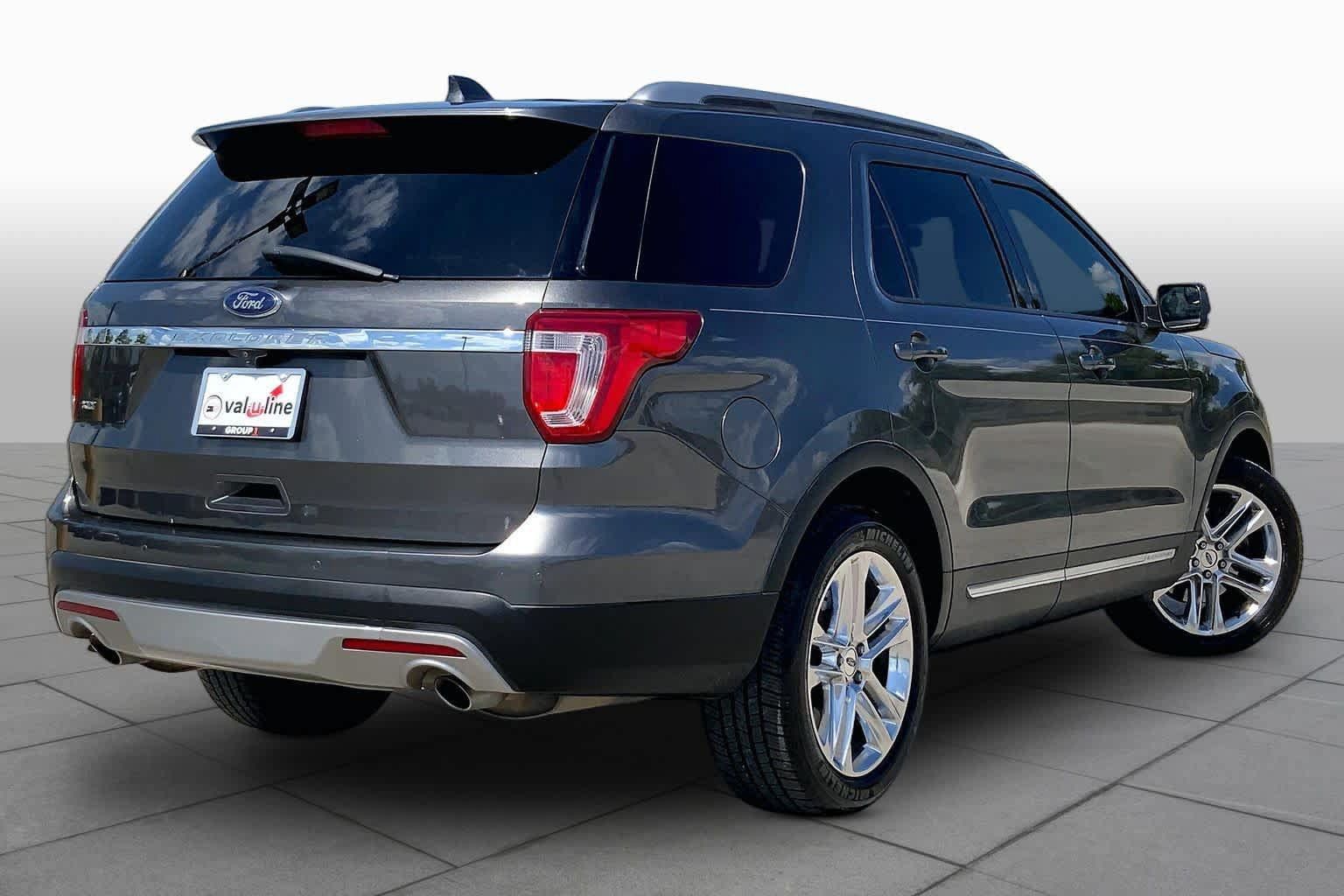 Used 2016 Ford Explorer XLT w/ Equipment Group 202A FWD image 13
