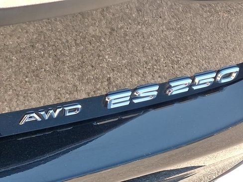 Used 2023 Lexus ES 250 w/ Premium Package AWD/4WD image 31