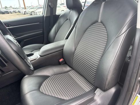 Used 2023 Toyota Camry SE FWD image 17