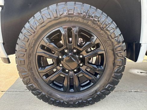 Used 2024 Chevrolet Silverado 2500 Custom w/ Custom Value Package AWD/4WD image 11