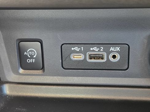 Used 2025 Nissan Sentra SR w/ SR Premium Package FWD image 27