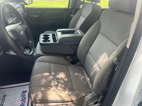 Used 2018 Chevrolet Silverado 1500 Custom w/ Custom Value Package RWD image 15