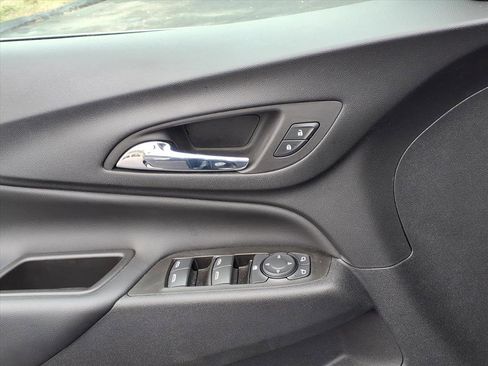 Used 2022 Chevrolet Equinox LT image 24