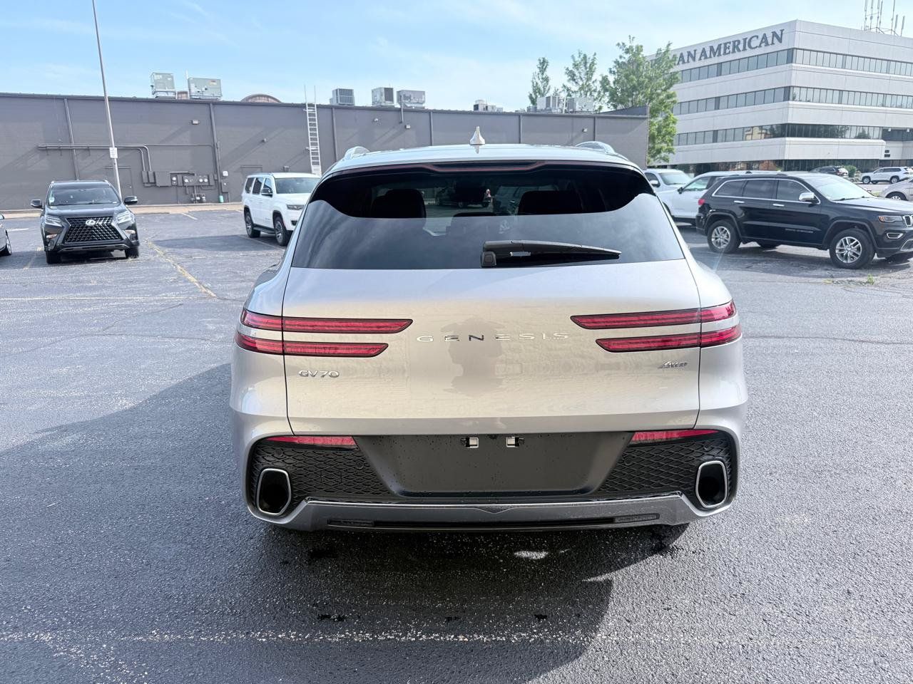 Used 2025 Genesis GV70 2.5T AWD/4WD image 4