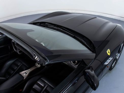 Used 2014 Ferrari California image 18