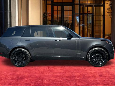 New 2026 Land Rover Range Rover Long Wheelbase SE image 9