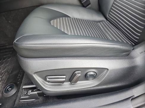 Certified 2020 Toyota Camry SE image 17