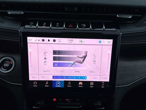 Used 2025 Jeep Grand Cherokee Limited w/ Luxury Tech Group II image 26