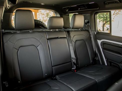 Used 2025 Land Rover Defender 110 X-Dynamic SE image 25