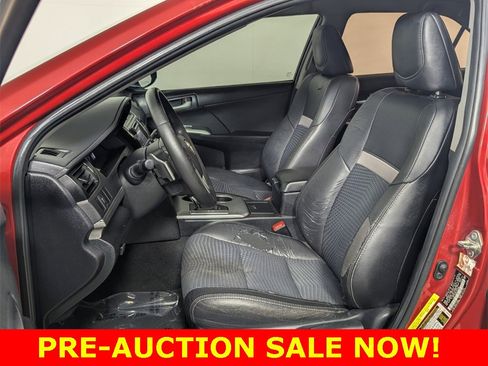 Used 2014 Toyota Camry L image 12