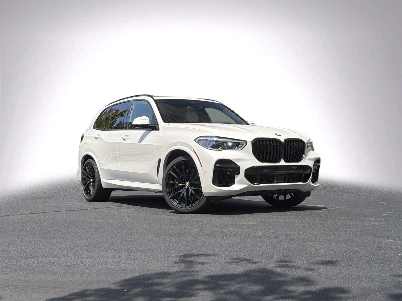 Used 2022 BMW X5 M50i w/ Executive Package AWD/4WD image 2