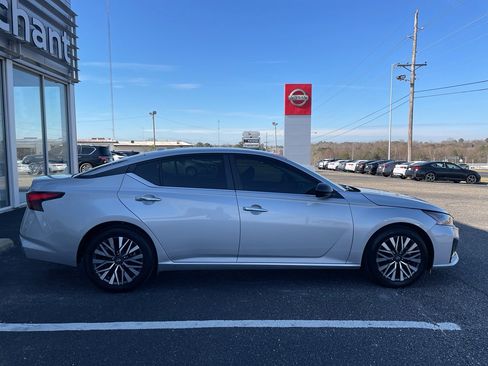 Used 2024 Nissan Altima 2.5 SV image 21