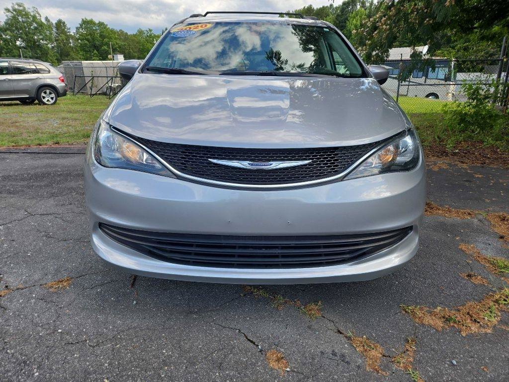 Used 2020 Chrysler Voyager Lxi FWD image 2