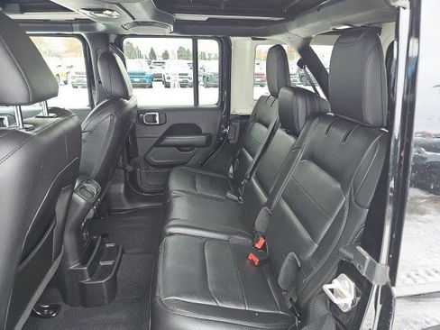 Used 2023 Jeep Wrangler Unlimited Sahara image 18