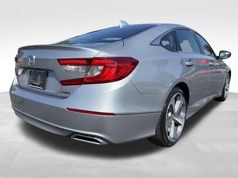 Used 2018 Honda Accord Touring image 5