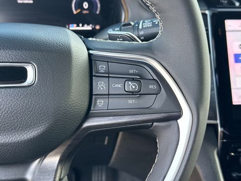 Certified 2024 Jeep Grand Cherokee L Limited w/ Luxury Tech Group II image 30