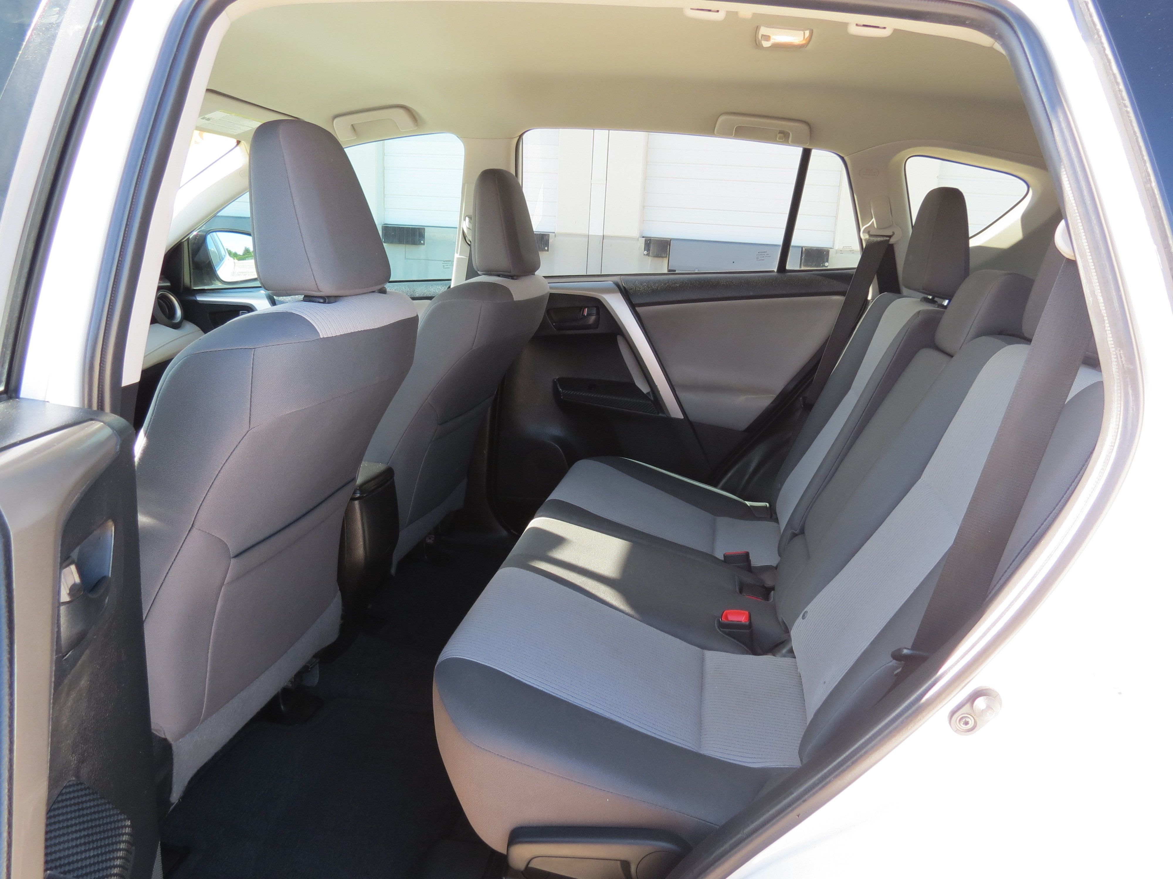 Used 2015 Toyota RAV4 LE FWD image 25