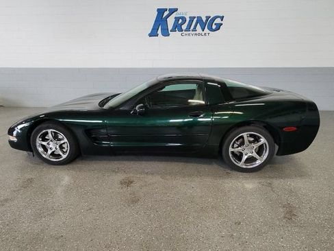 Used 2001 Chevrolet Corvette Coupe w/ Preferred Equipment Group1 RWD image 2