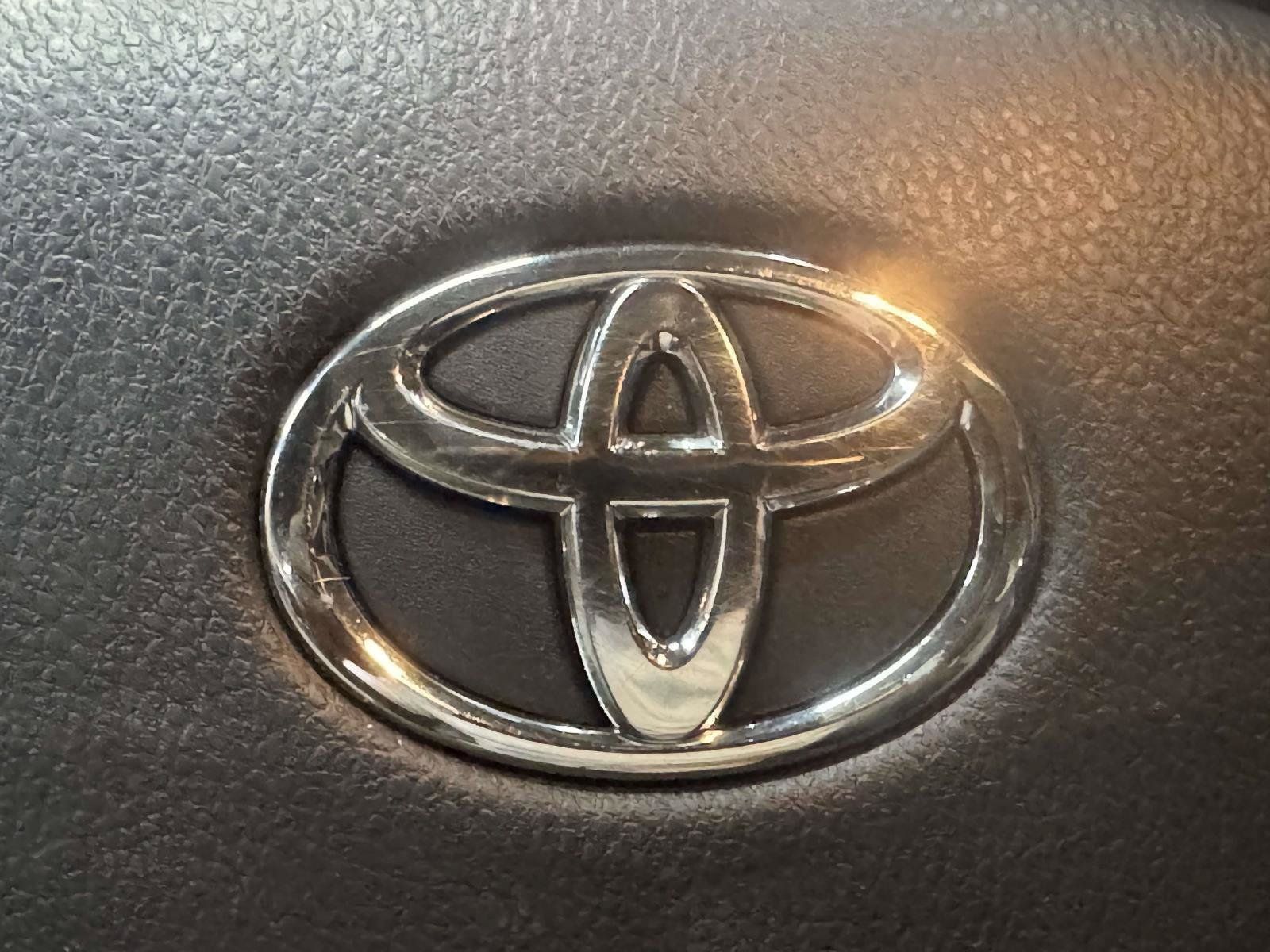 Used 2017 Toyota Corolla LE w/ Body Protection Package FWD image 31