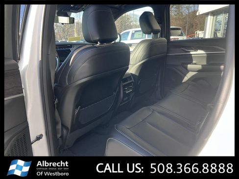 New 2025 Jeep Grand Cherokee Limited w/ Luxury Tech Group II AWD/4WD image 11